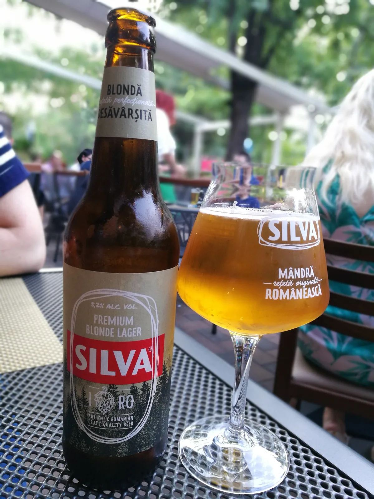 Silva é uma cerveja premium romena produzida pela cervejaria Silva, localizada na Romênia. Trata-se de uma blonde lager clássica com características refrescantes e equilibradas, típicas do estilo. A cerveja apresenta uma cor dourada clara, amargor moderado e notas maltadas suaves, com graduação alcoólica de 5.2%, tornando-a uma opção versátil para consumo casual.