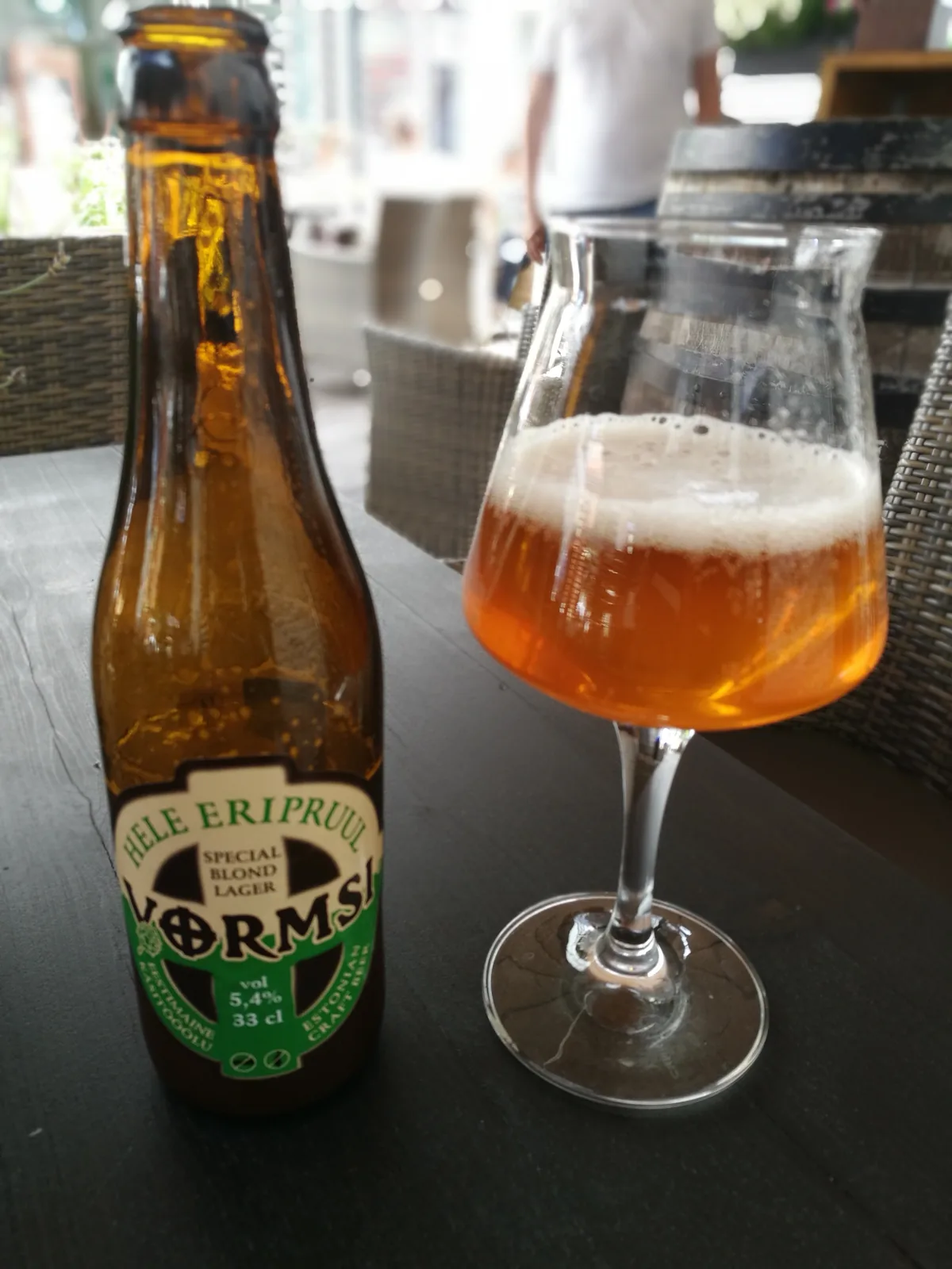 Cerveja produzida pela cervejaria Helle Eripruu, originária da Estônia. Trata-se de uma lager loura especial, estilo clássico escandinavo com abordagem tradicional. Apresenta cor dourada clara com espuma cremosa, característica de uma lager bem construída, com teor alcoólico moderado de 5% ABV.