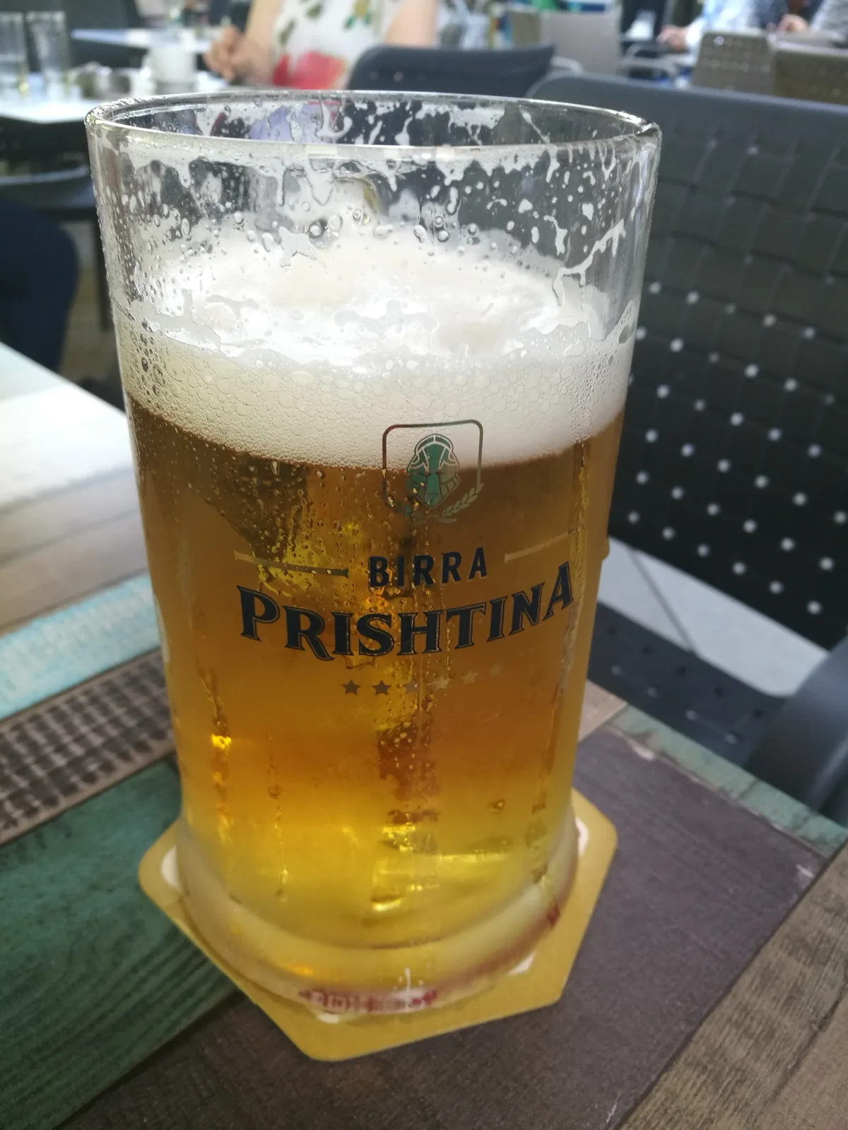 Birra Prishtina é uma cerveja pilsner produzida pela cervejaria Prishtina, localizada em Pristina, Kosovo. Esta é a principal cerveja de consumo local no Kosovo, conhecida por seu sabor limpo e refrescante característico do estilo pilsner. Com graduação alcoólica moderada de 5%, apresenta amargor equilibrado e aroma floral típico do estilo. É a cerveja mais popular e acessível no mercado kosovar.