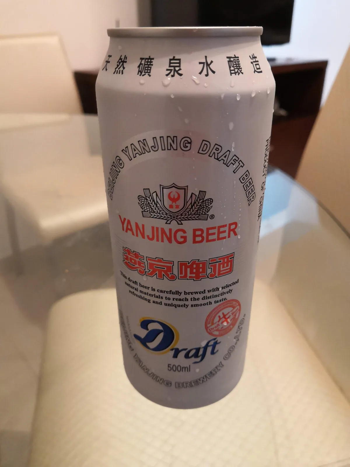 Yanjing Beer é uma cerveja produzida pela Yanjing Brewery, localizada em Pequim, China, uma das maiores cervejarias do país com história que remonta ao final do século XIX. É uma cerveja do estilo Pale Lager caracterizada por ser leve, refrescante e com sabor suave, com graduação alcoólica moderada de 3.6%. A cerveja é conhecida por seu equilíbrio entre o amargor contido e a suavidade, sendo popular no mercado asiático como bebida refrescante. Nota no Untappd: 2.65/5.