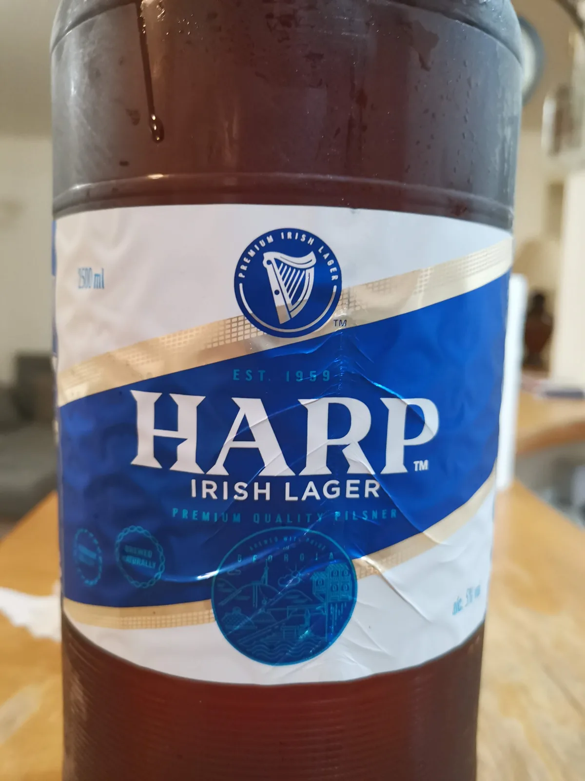Harp é uma cerveja lager irlandesa premium originária de Dublin, estabelecida em 1959 pela Guinness. É caracterizada por seu sabor limpo e refrescante, com um equilíbrio entre amargor e doçura, típico das lagers irlandesas. Com 4,1% de álcool, é uma cerveja leve e fácil de beber, muito popular na Irlanda e em mercados internacionais. Nota no Untappd: 3.4/5.