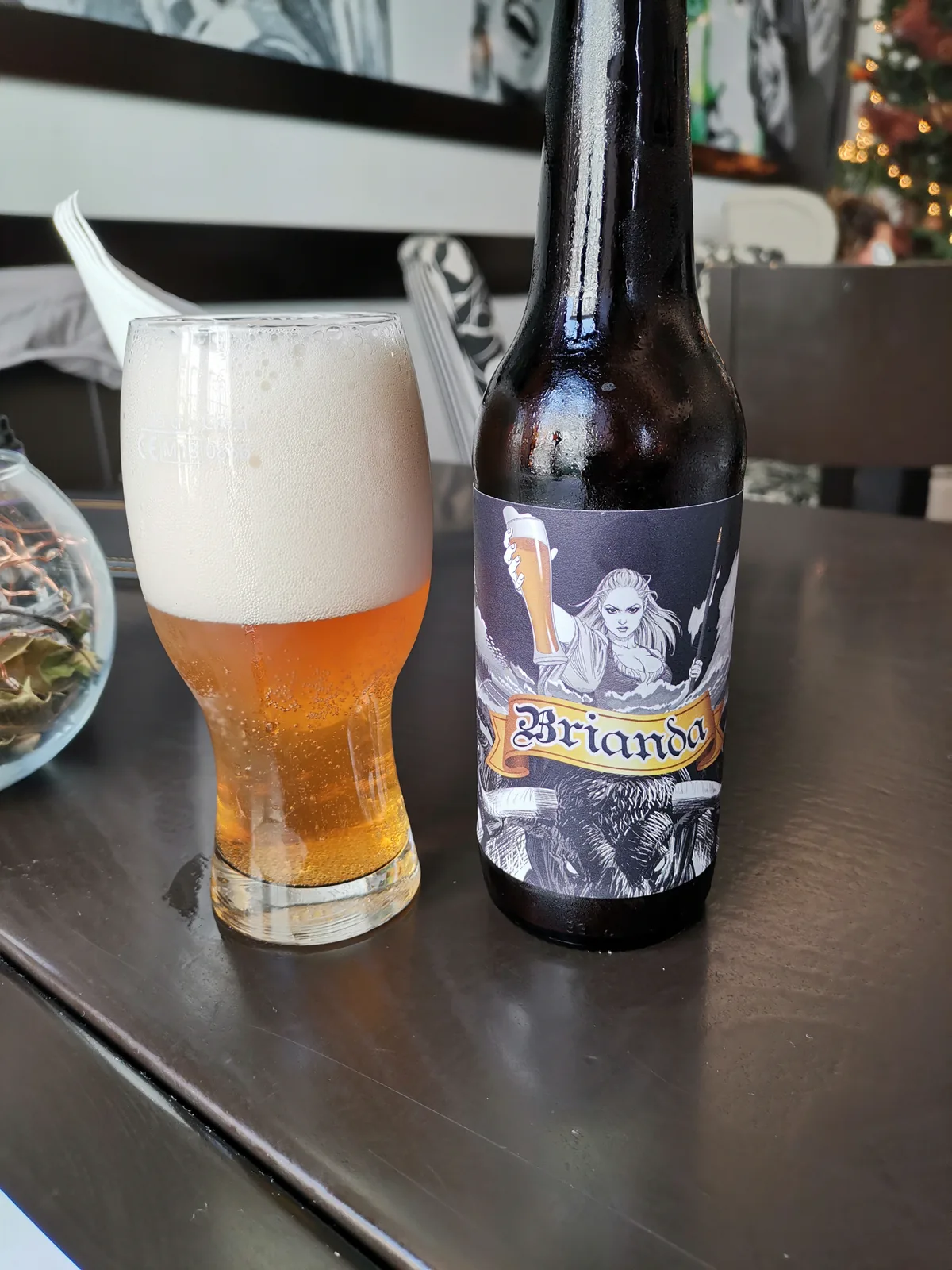 Brianda é uma cerveja brasileira produzida pela Cervejaria Brianda, localizada no Brasil. Trata-se de uma cerveja do estilo Pilsen/Lager, caracterizada por seu sabor refrescante e equilibrado com aparência clara e amarelada. A cerveja apresenta uma espuma cremosa e abundante, típica do estilo, com graduação alcoólica moderada adequada para consumo diário.