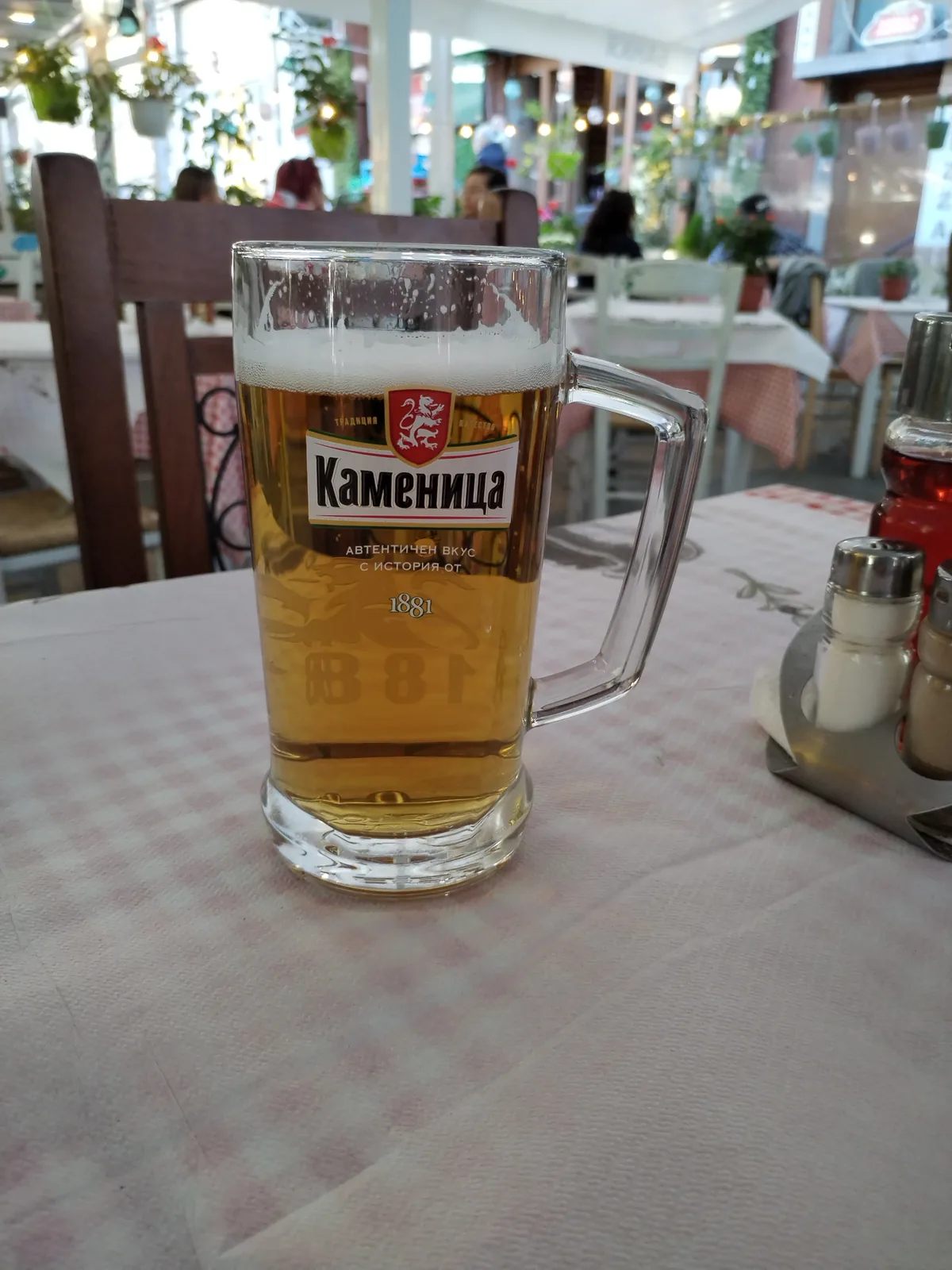 Каменица (Kamenitza) é uma cerveja lager búlgara produzida pela Zagorka Brewery, uma das maiores cervejarias da Bulgária localizada em Sofia. Com história que remonta a 1881, é uma das cervejas mais populares e tradicionais da Bulgária. Caracteriza-se por ser uma pale lager refrescante, clara e levemente amarga, com teor alcoólico moderado de 4,7%, ideal para consumo em clima quente. Nota no Untappd: 3.4/5.