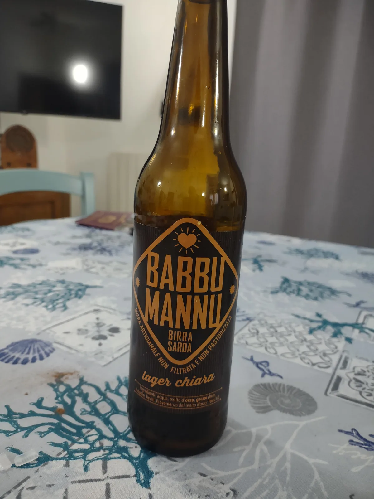 Babbi Mannu é uma cerveja lager clara produzida pela Birra Sarda, cervejaria originária da Sardenha, Itália. Trata-se de uma cerveja não filtrada e com certa densidade, apresentando características típicas de uma lager italiana com notas de malte e amargor moderado. Com graduação alcoólica de 4,8%, é uma cerveja refrescante e equilibrada, adequada para consumo cotidiano. Nota no Untappd: 3.52/5.