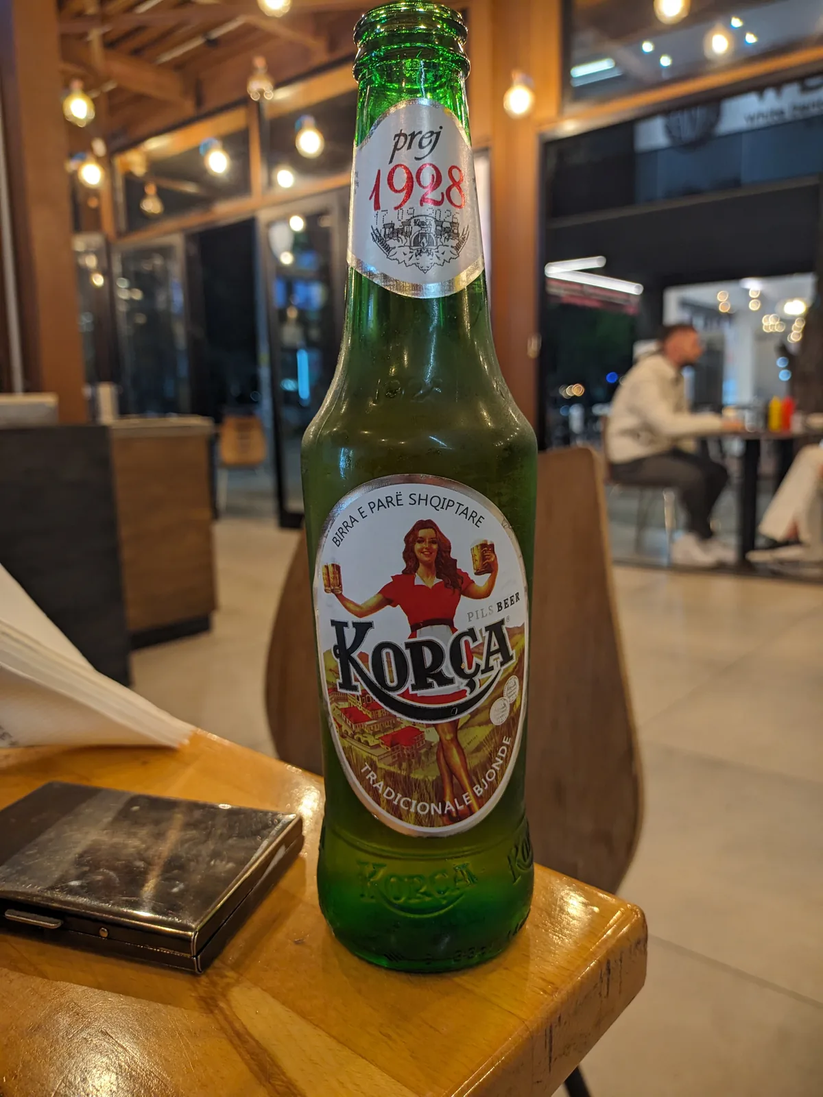 Korça é uma cerveja pilsen produzida pela cervejaria Birra Korça, localizada em Korça, Albânia. Com mais de um século de tradição cervejeira, é uma das cervejas mais populares dos Bálcãs. Caracteriza-se por ser uma lager clara, refrescante e equilibrada, com notas de malte e lúpulo suave. A cerveja possui 4,7% de álcool e é amplamente consumida na região como bebida social. Nota no Untappd: 3.5/5.