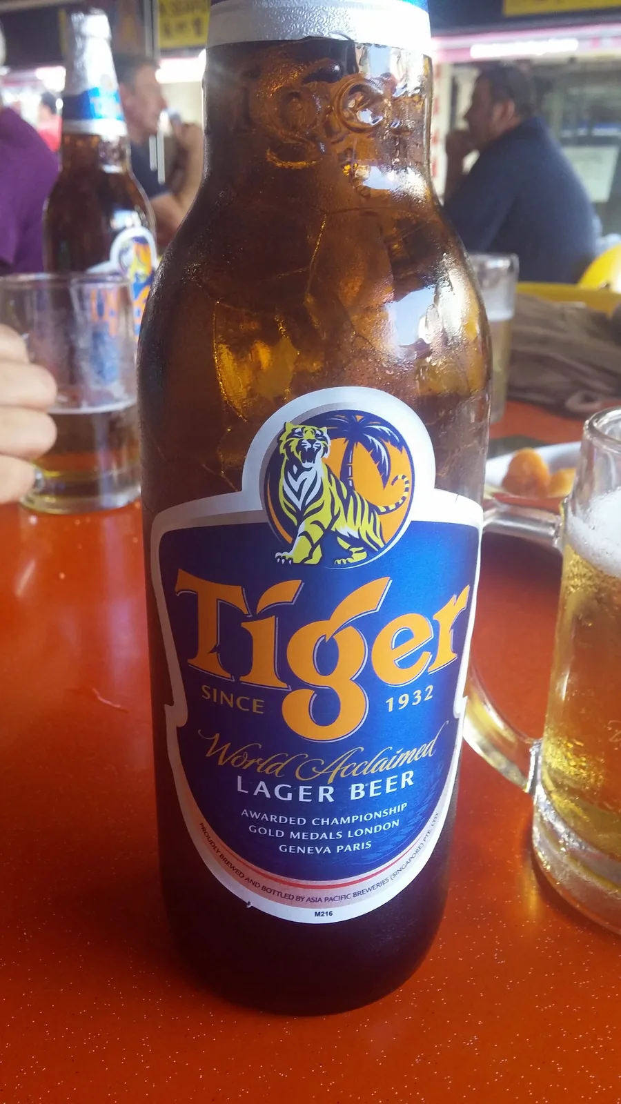 Tiger é uma cerveja lager produzida pela Asia Pacific Breweries, originária de Singapura desde 1932. É uma cerveja lager clara e refrescante, conhecida mundialmente como a cerveja asiática mais icônica, com um sabor equilibrado e levemente amargo. A cerveja recebeu múltiplos prêmios de ouro em competições internacionais, incluindo as de Londres, Genebra e Paris, consolidando sua reputação como uma cerveja de qualidade premium. Nota no Untappd: 3.21/5.