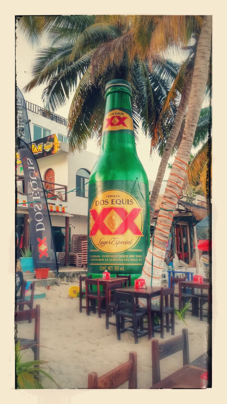 Dos Equis Lager Especial é uma cerveja mexicana produzida pela Cervecería Moctezuma desde 1897, originária de Monterrey, México. É uma lager clara de estilo mexicano, conhecida por seu rótulo icônico com dois X vermelhos e seu sabor suave e refrescante. A cerveja apresenta características típicas de uma lager mexicana, com 4,2% de álcool e é frequentemente servida como cerveja de consumo rápido em climas quentes. Nota no Untappd: 3.29/5.