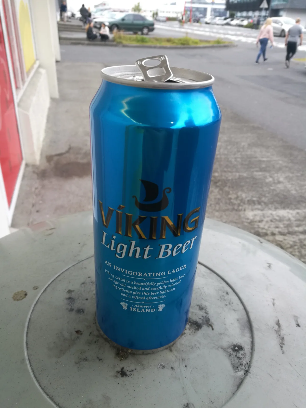 Viking Light Beer é uma cerveja lager clara produzida pela cervejaria islandesa Ölgerðin Island, localizada na Islândia. Trata-se de uma cerveja leve e refrescante, com características marcantes de um estilo lager invigorador, conforme descrito no rótulo como "An Invigorating Lager". A cerveja apresenta um perfil suave, com notas douradas e um final refinado, típico das cervejas light de qualidade, com graduação alcoólica moderada de aproximadamente 4,5%. Nota no Untappd: 2.87/5.